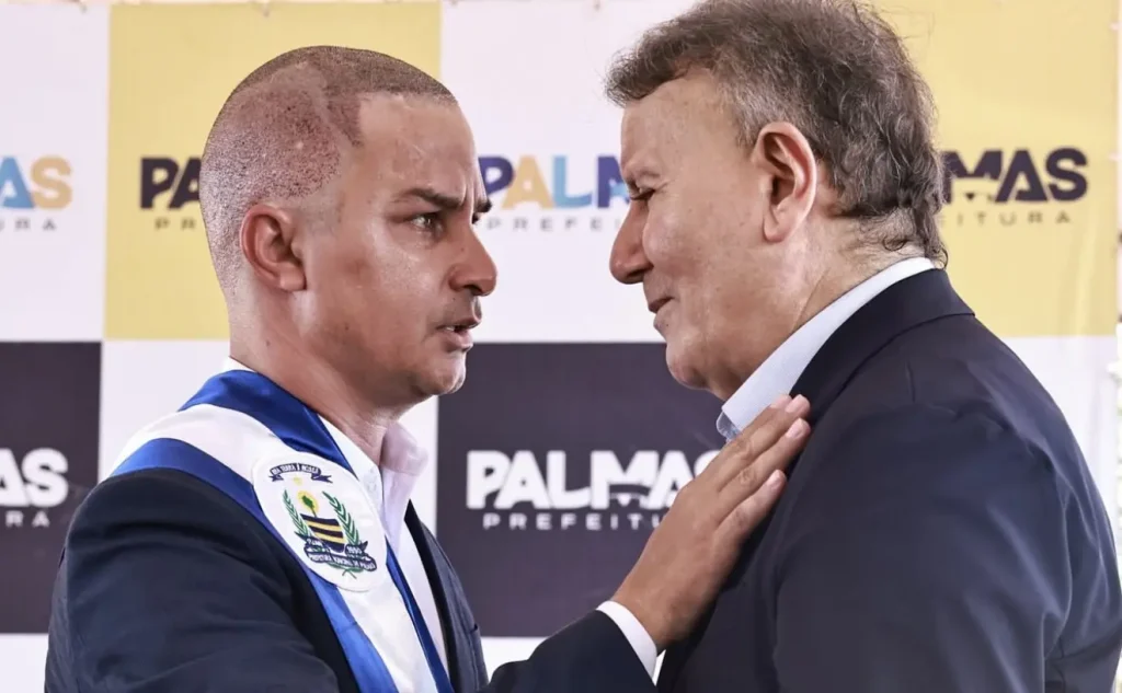 Prefeito Eduardo Siqueira Campos se licencia e passa comando de Palmas ao vice, Carlos Eduardo Veloso