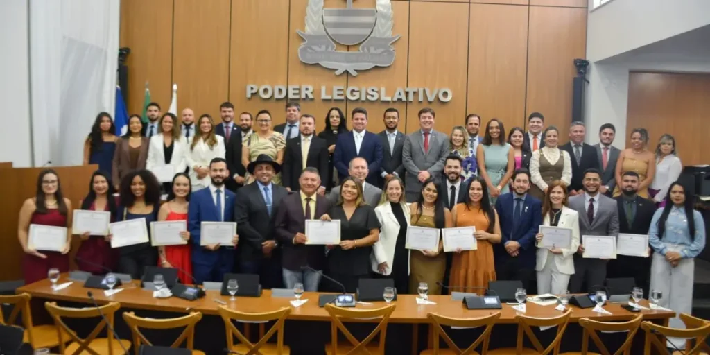Câmara de Palmas homenageia jovens advogados em sessão solene