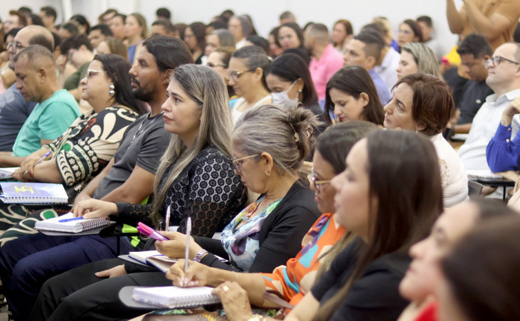 Formação reúne mais de 1.400 professores dos programas Avança Mais e Aprova Brasil em Palmas