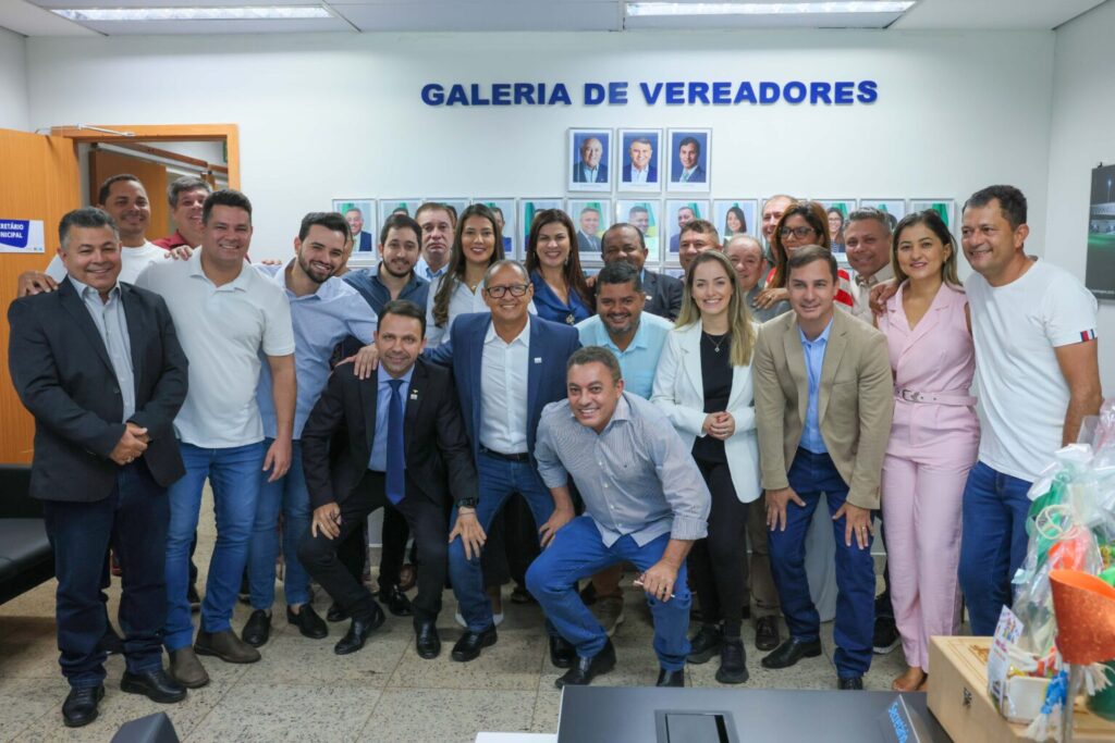 Prefeitura inaugura galeria de fotos em homenagem a vereadores da Capital