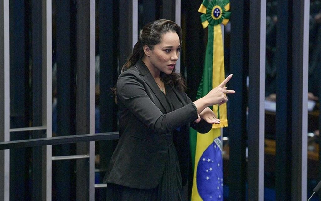 Aleto aprova inclusão de intérprete de Libras em propagandas do Governo