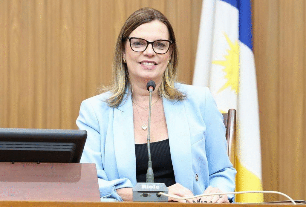 Claudia Lelis propõe mudança na Lei 1.818 para garantir remoção de servidoras vítimas de violência