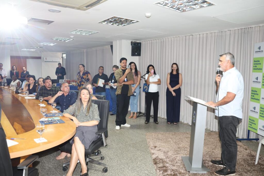 Apresentações e entrega de certificados marcam encerramento de curso na Aleto