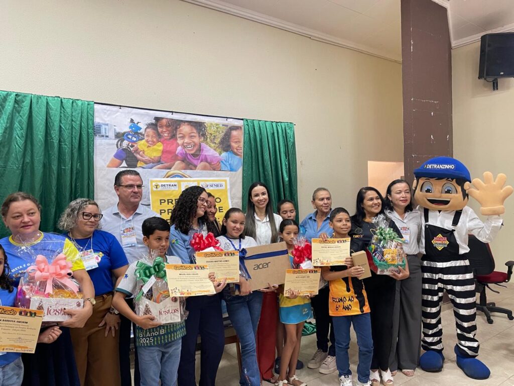 Em Pedro Afonso, Governo do Tocantins premia estudantes vencedores do projeto de redação sobre educação para o trânsito