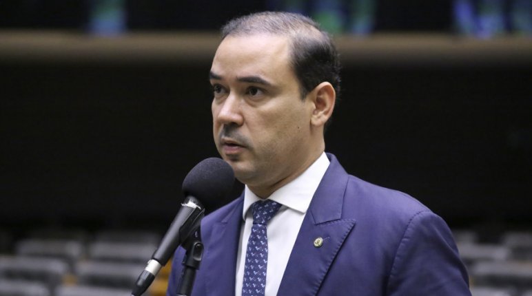 Vicentinho Júnior apresenta certidões negativas de condenação e pede que eleitores analisem história, trabalho e biografia dos pré-candidatos