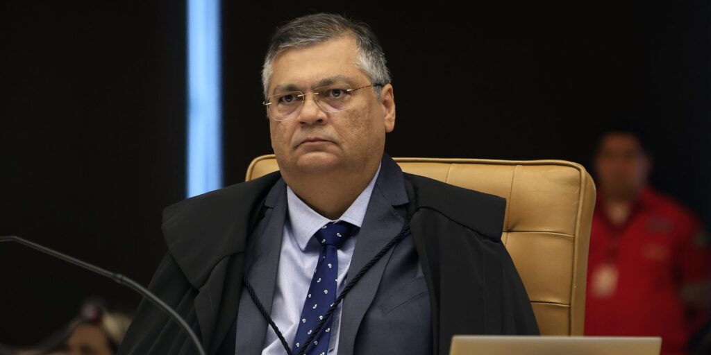 Flávio Dino autoriza novo inquérito da PF para investigar Lulinha flavio-dino-autoriza-novo-inquerito-da-pf-para-investigar-lulinha