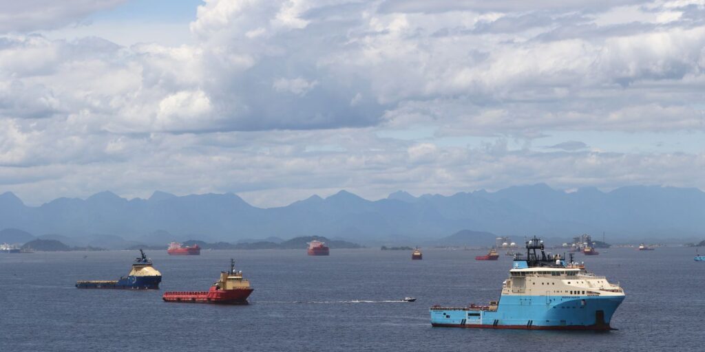 mpf-denuncia-empresas-por-despejo-de-residuos-na-baia-de-guanabara