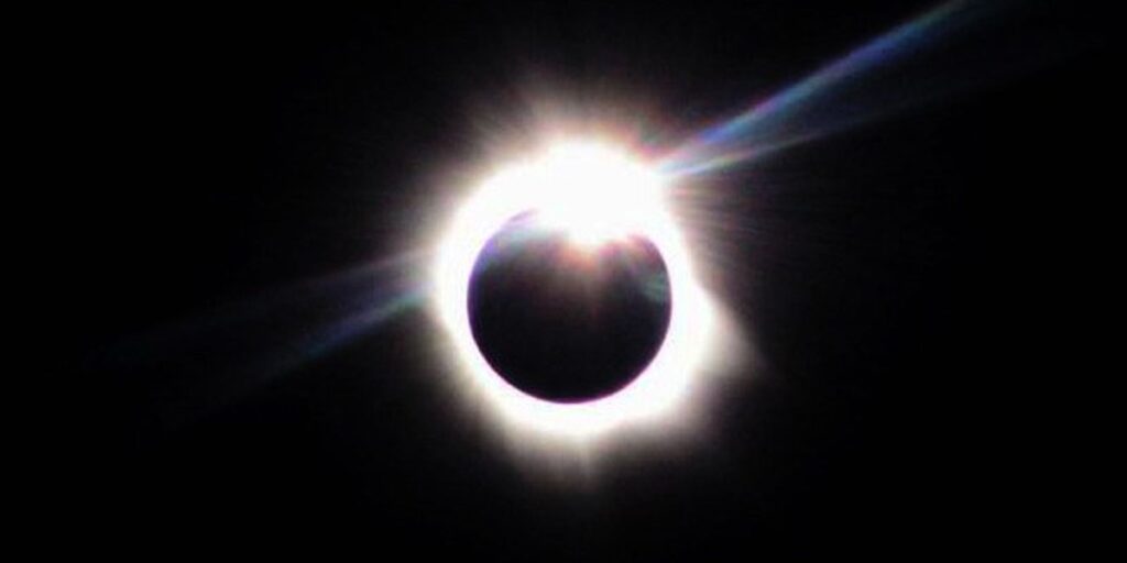 Brasileiros poderão ver eclipse solar por transmissão na internet brasileiros-poderao-ver-eclipse-solar-por-transmissao-na-internet
